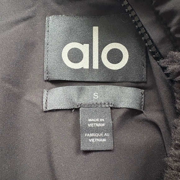 ALO Yoga Black Jacket - Picture 2 of 3